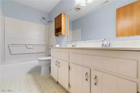 202 Maple Ave, Chardon, OH 44024 photo 17