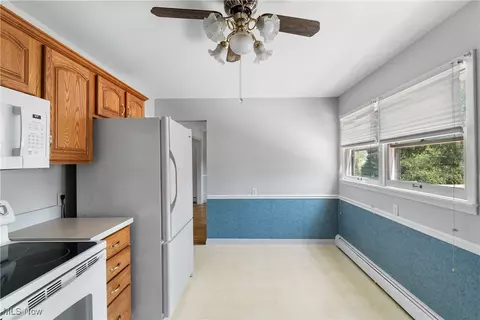 202 Maple Ave, Chardon, OH 44024 photo 16