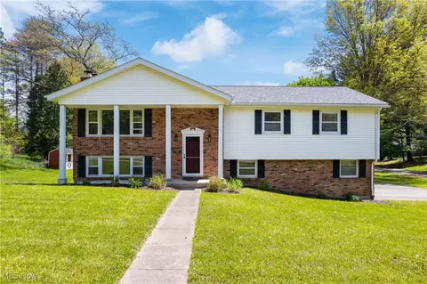202 Maple Ave, Chardon, OH 44024