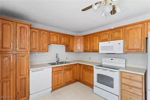 202 Maple Ave, Chardon, OH 44024 photo 15