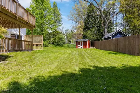 202 Maple Ave, Chardon, OH 44024 photo 5