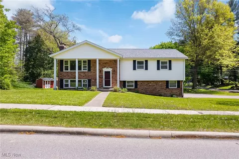 202 Maple Ave, Chardon, OH 44024 photo 2