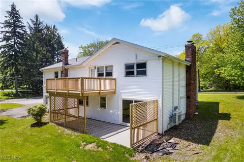 202 Maple Ave, Chardon, OH 44024 photo 4