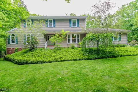 11545 Blackberry Ln, Chesterland, OH 44026