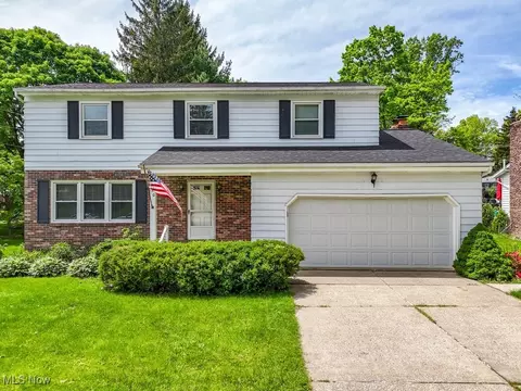 420 Mackinaw Ave, Fairlawn, OH 44333
