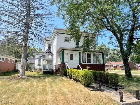 934 Parrish St, Uhrichsville, OH 44683