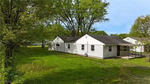 618 Ophelia St, Newton Falls, OH 44444
