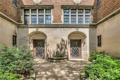 2515 Overlook Rd #11, Cleveland Heights, OH 44106