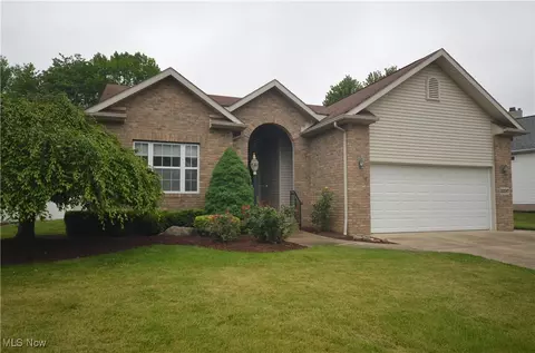 3297 Bath Heights Dr, Cuyahoga Falls, OH 44223