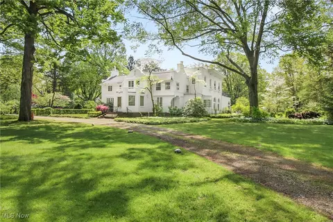 12016 Lake Shore Blvd, Bratenahl, OH 44108