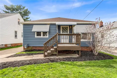 5888 W 54th St, Parma, OH 44129