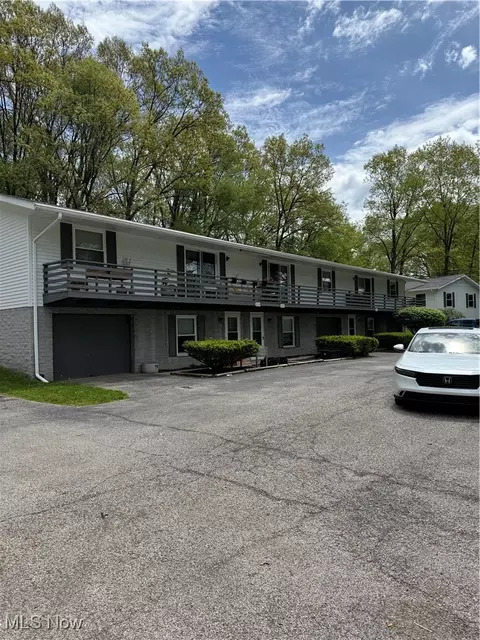 3029 N Turkeyfoot Rd, Akron, OH 44319