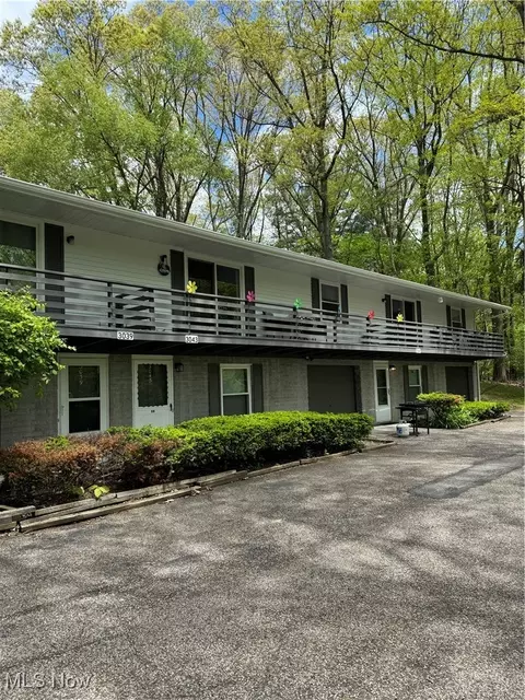 3039 N Turkeyfoot Rd, Akron, OH 44319