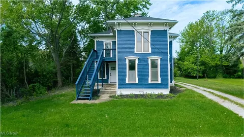 9324 Columbia Rd, Olmsted Falls, OH 44138