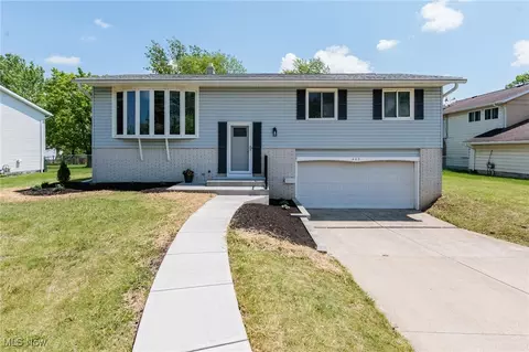 445 Bruce Dr, Brunswick, OH 44212