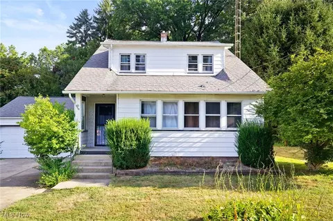 3035 20th St NW, Canton, OH 44708