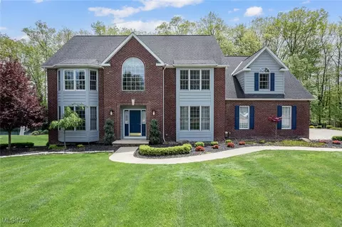 2901 Crystalwood Dr, Broadview Heights, OH 44147