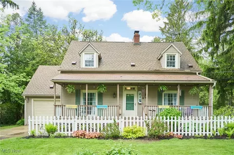 210 Hilen Rd, Fairlawn, OH 44333