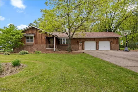 11811 Robson Rd, Grafton, OH 44044