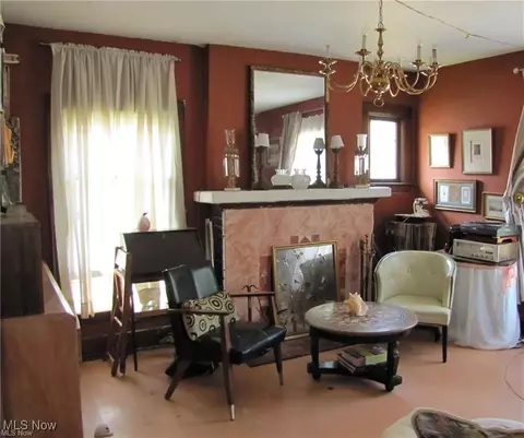 Living - 1728 E 44th St, Ashtabula, OH 44004 photo 2 of 3