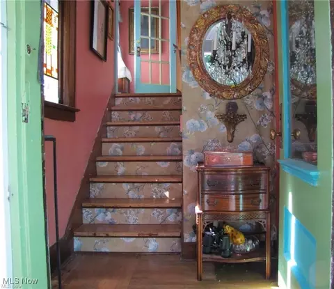 Entry Way - 1728 E 44th St, Ashtabula, OH 44004 photo 5 of 6