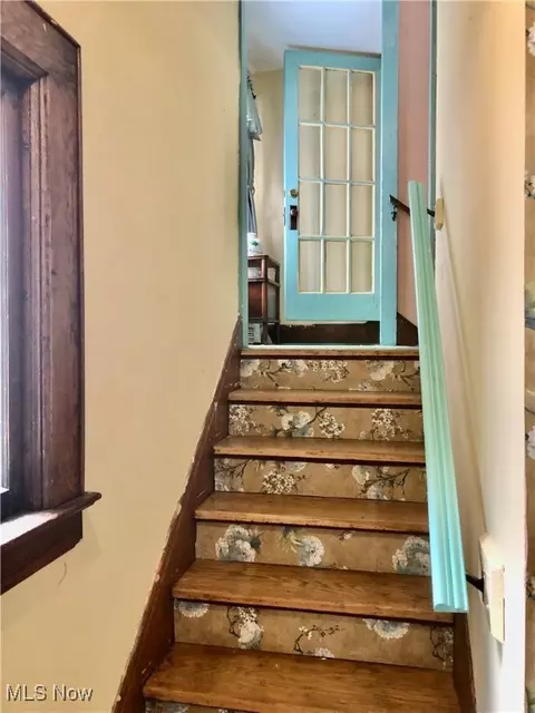 Entry Way - 1728 E 44th St, Ashtabula, OH 44004 photo 3 of 6