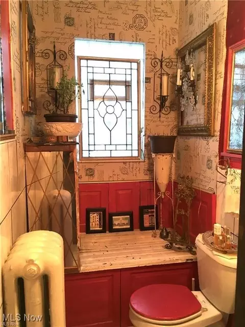 Bath - 1728 E 44th St, Ashtabula, OH 44004 photo 1 of 2