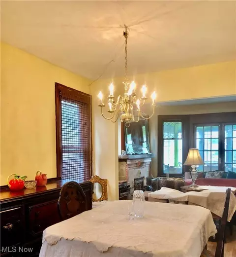 Dining - 1728 E 44th St, Ashtabula, OH 44004 photo 2 of 3