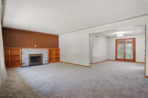 225 Miami Ave, Elyria, OH 44035 photo 4