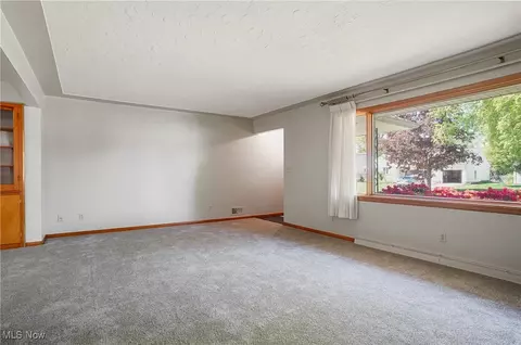 225 Miami Ave, Elyria, OH 44035 photo 6