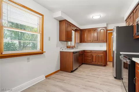 225 Miami Ave, Elyria, OH 44035 photo 18