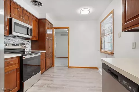 225 Miami Ave, Elyria, OH 44035 photo 21
