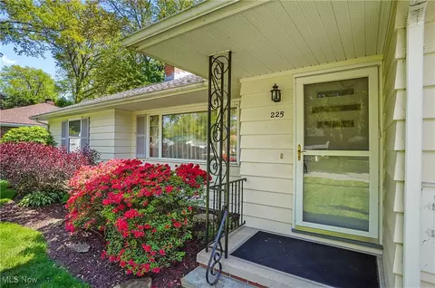225 Miami Ave, Elyria, OH 44035 photo 3