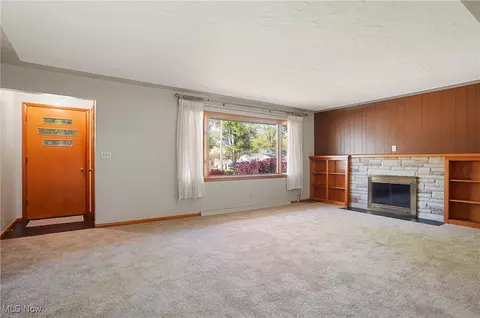 225 Miami Ave, Elyria, OH 44035 photo 5