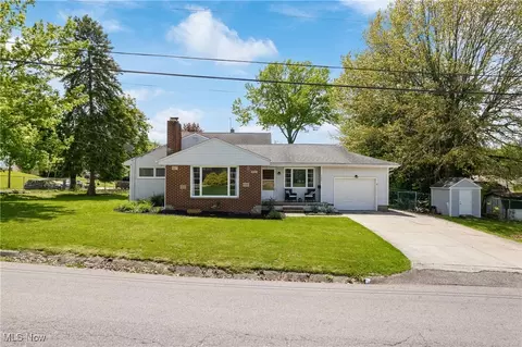 2202 Cramer Ave, Akron, OH 44312 photo 2