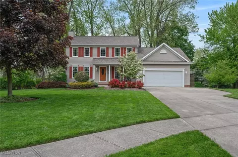 8151 Nancy Dr, Mentor, OH 44060