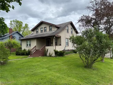 806 N Market St, East Palestine, OH 44413