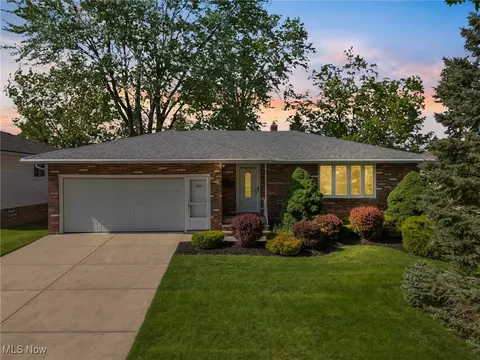 3104 Coventry Dr, Parma, OH 44134