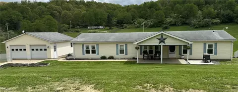 1367 Arner Rd, Chester, WV 26034