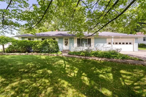 915 Sharondale Dr, Amherst, OH 44001
