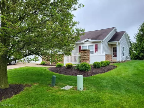 5495 Peachtree Ln N, Parma, OH 44134