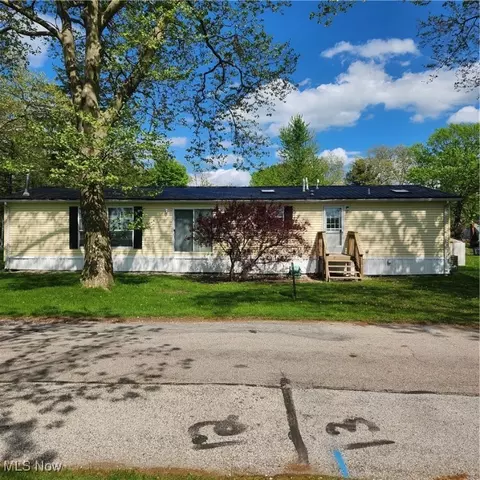 7052 Whitesands Blvd, Madison, OH 44057