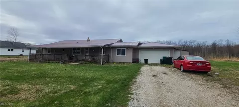 4895 Hawley Dr, Geneva, OH 44041