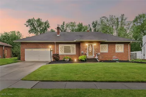 10821 Barrington Blvd, Parma Heights, OH 44130