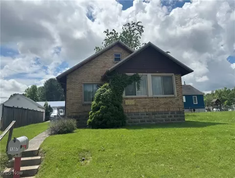 1307 Rayon Dr, Parkersburg, WV 26101