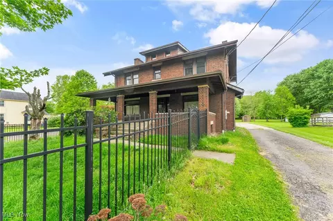 454 S Main St, Hubbard, OH 44425