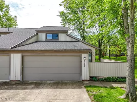 5589 Rainier Ct #164, Parma, OH 44134