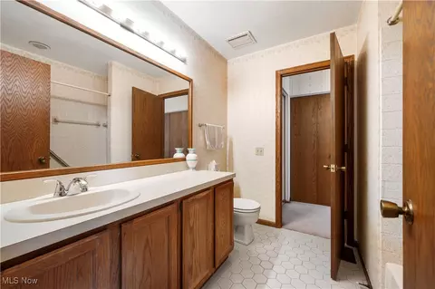 Bath - 4568 Avondale Blvd NW, Canton, OH 44708 photo 2 of 5