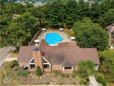 Exterior - 4568 Avondale Blvd NW, Canton, OH 44708 photo 6 of 7