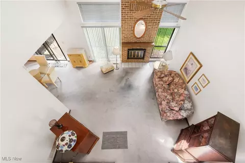 Living - 4568 Avondale Blvd NW, Canton, OH 44708 photo 4 of 4